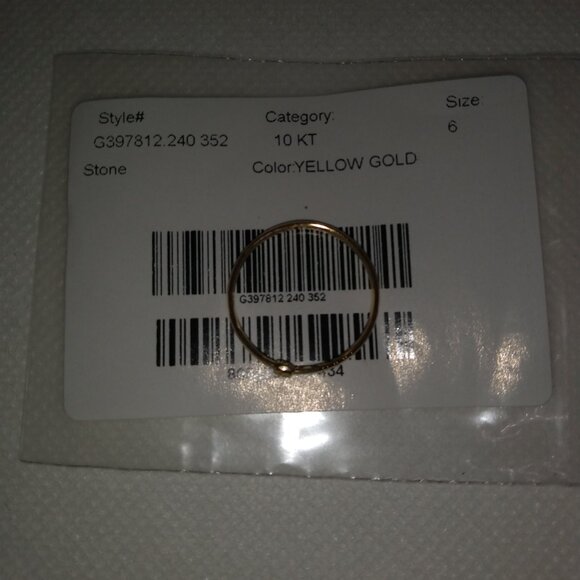 New, 10kt solid gold ring, size 6 - Picture 5 of 5